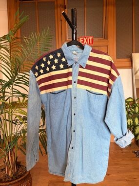 Casual Light Blue Denim Button-Down Shirt with Flag Yoke